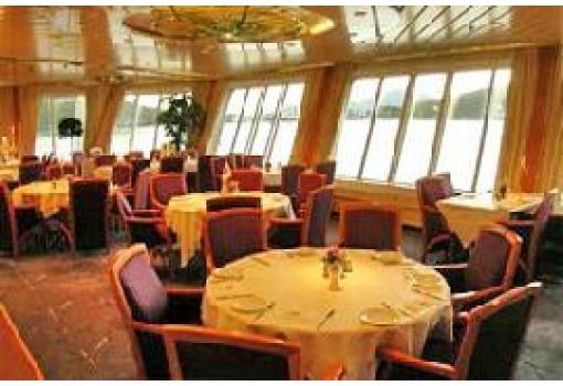 El Restaurante panorámico del buque